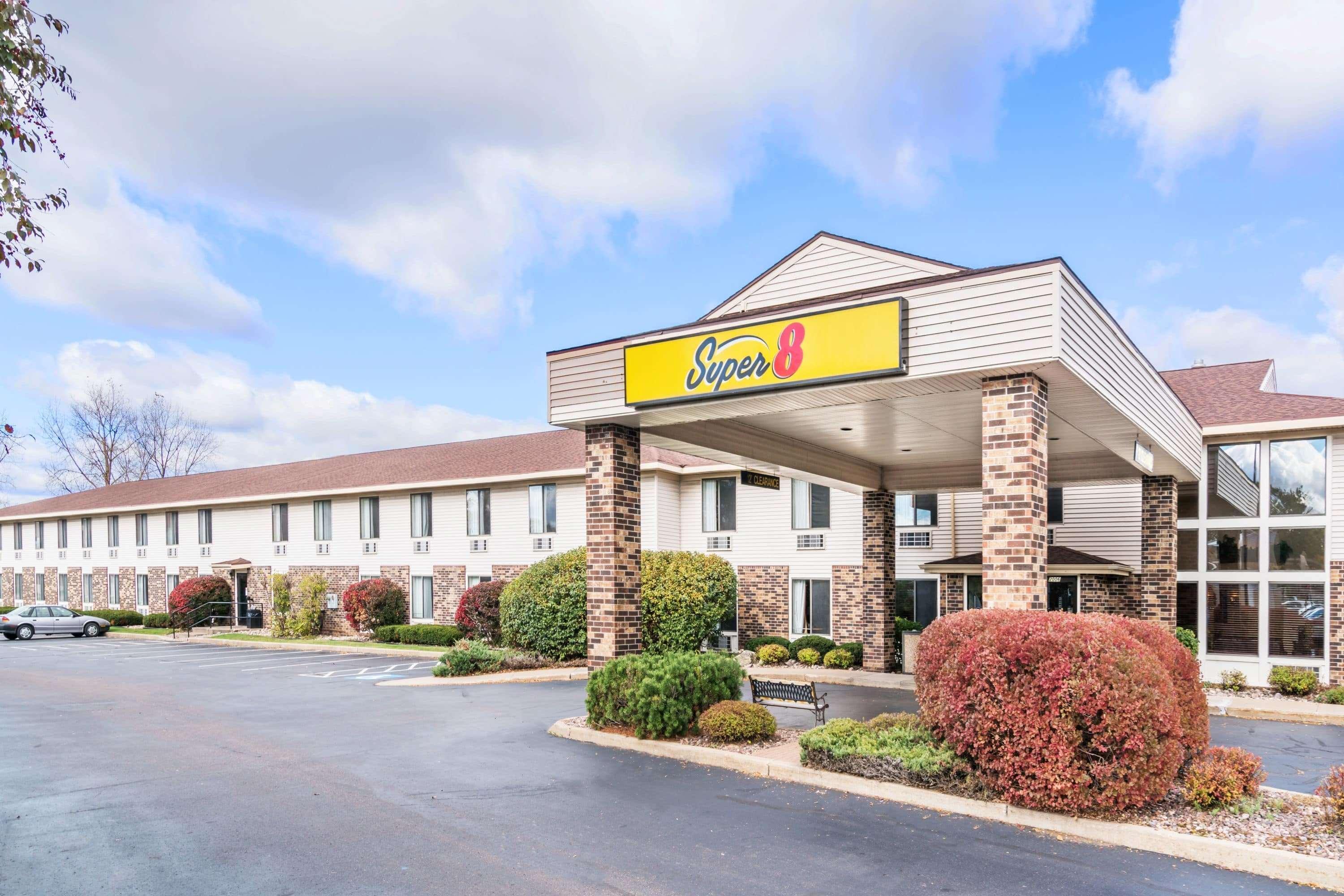 Super 8 By Wyndham Wausau Exterior photo